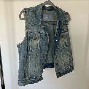 Jean Vest